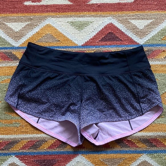 Athletic Lululemon shorts black and pink - Picture 3 of 7